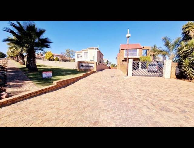 3 BEDROOM TOWNHOUSE FOR SALE IN BASSONIA